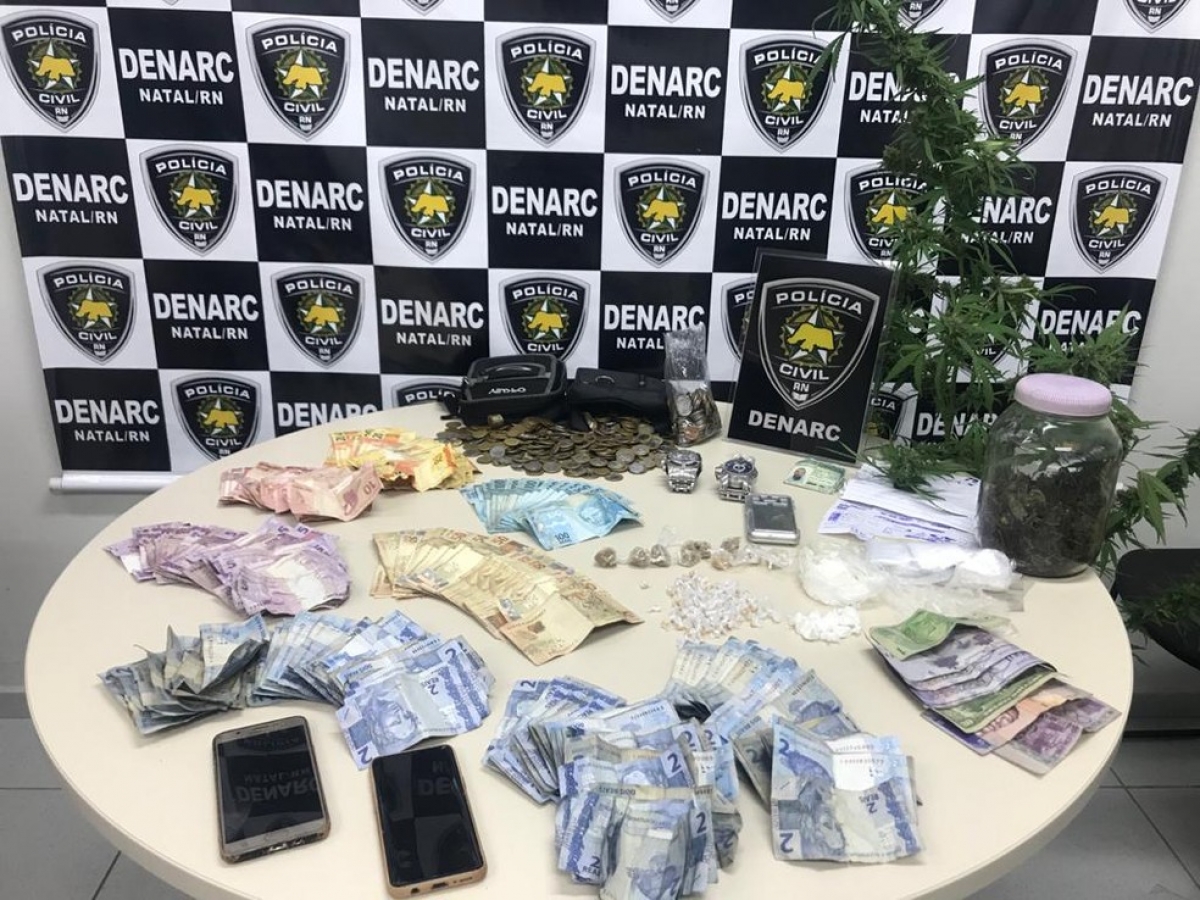 Polícia Civil prende sete pessoas em Ponta Negra por suspeita de tráfico de drogas