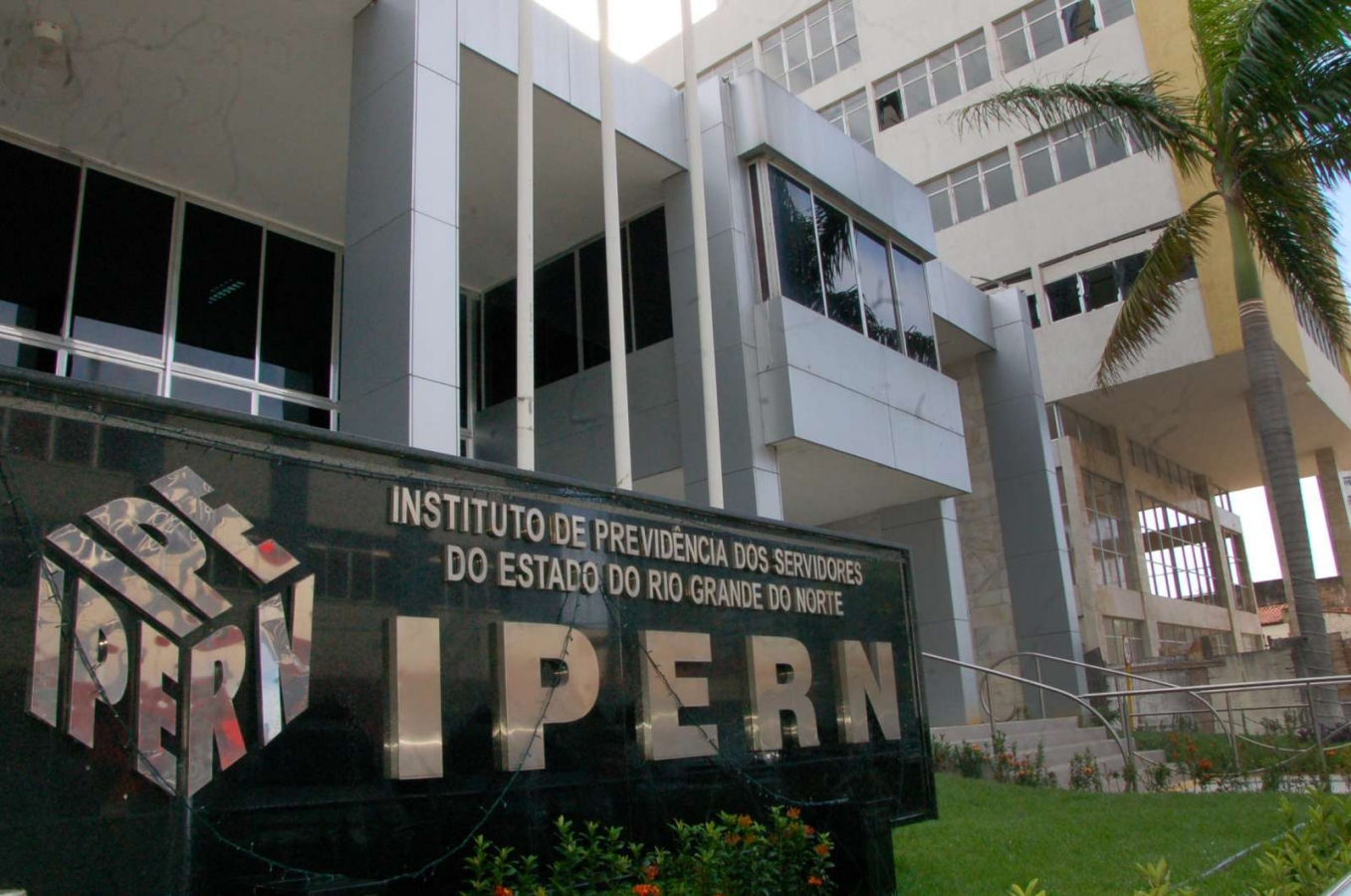 Governadora do RN demite delegado preso em operação que investigou fraude no Ipern