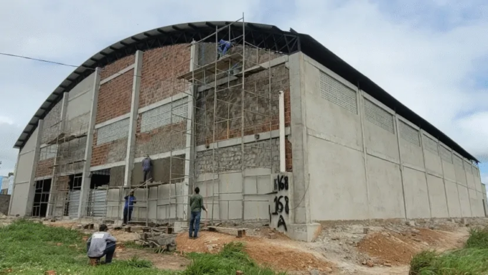 Obra do ginásio de Cajazeiras entra na reta final com 60% concluída