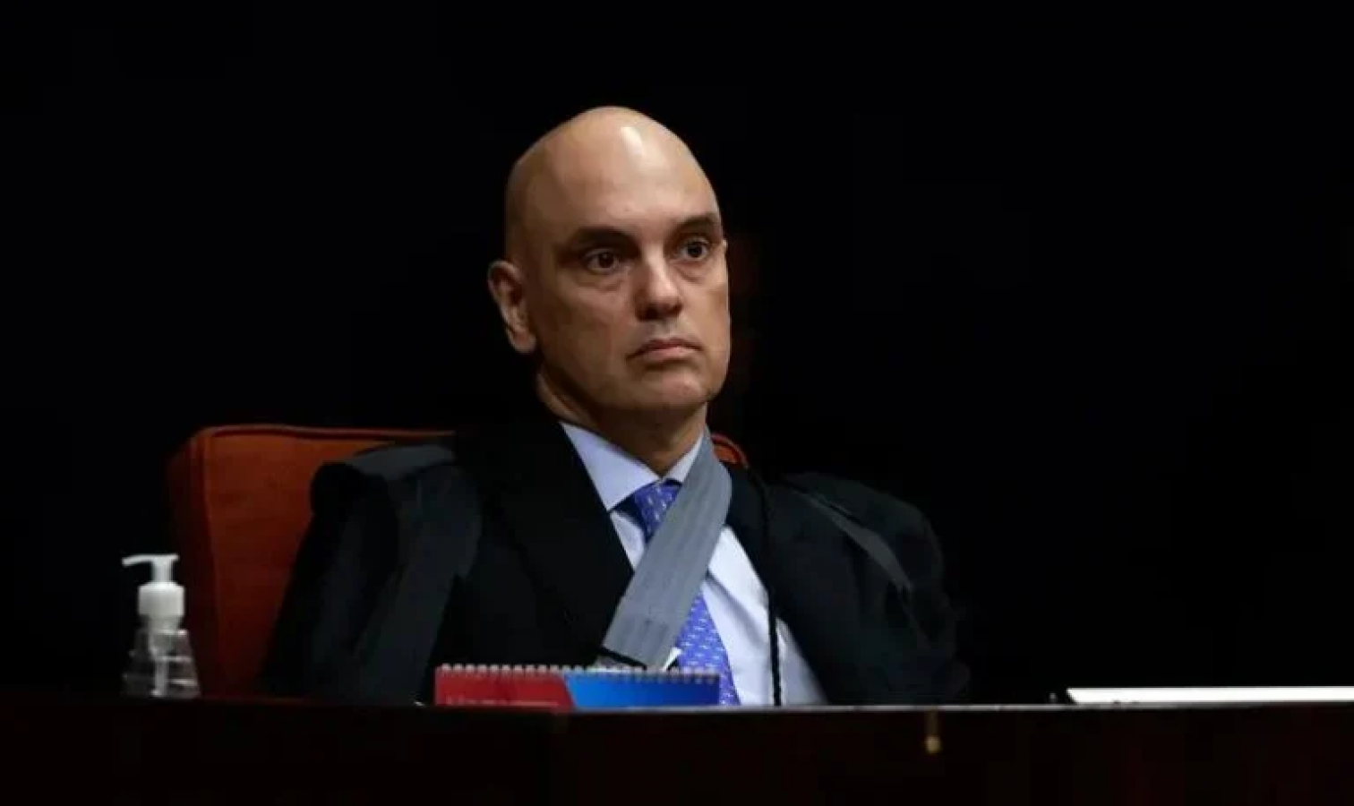 Moraes pede manifestação da PGR após Flávio não depor à PF