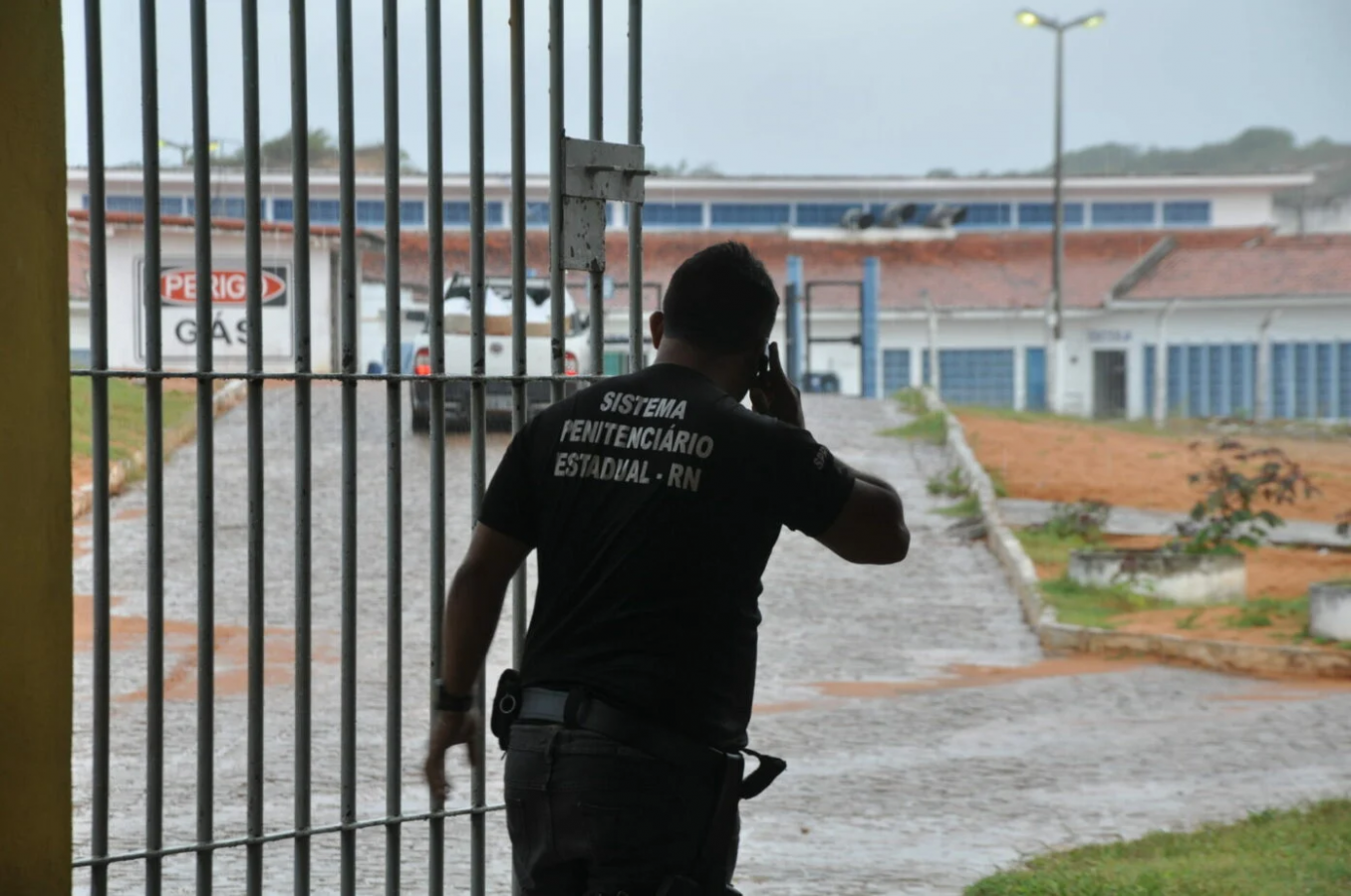 Sindicato denuncia que Alcaçuz tem 14 policiais penais para 1,7 mil presos