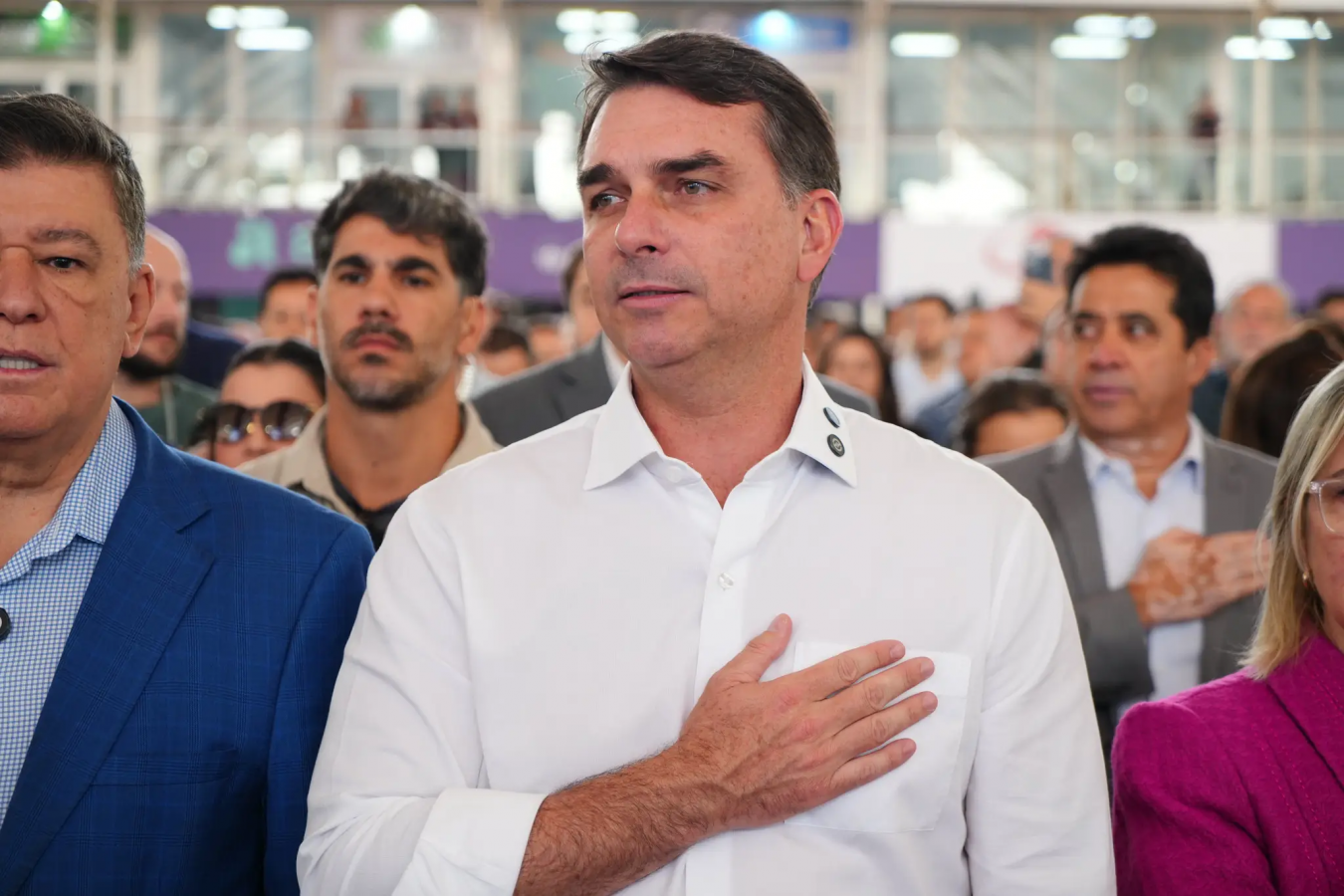 Flávio Bolsonaro é impedido de registrar candidatura após aparecer filiado a outro partido no TSE