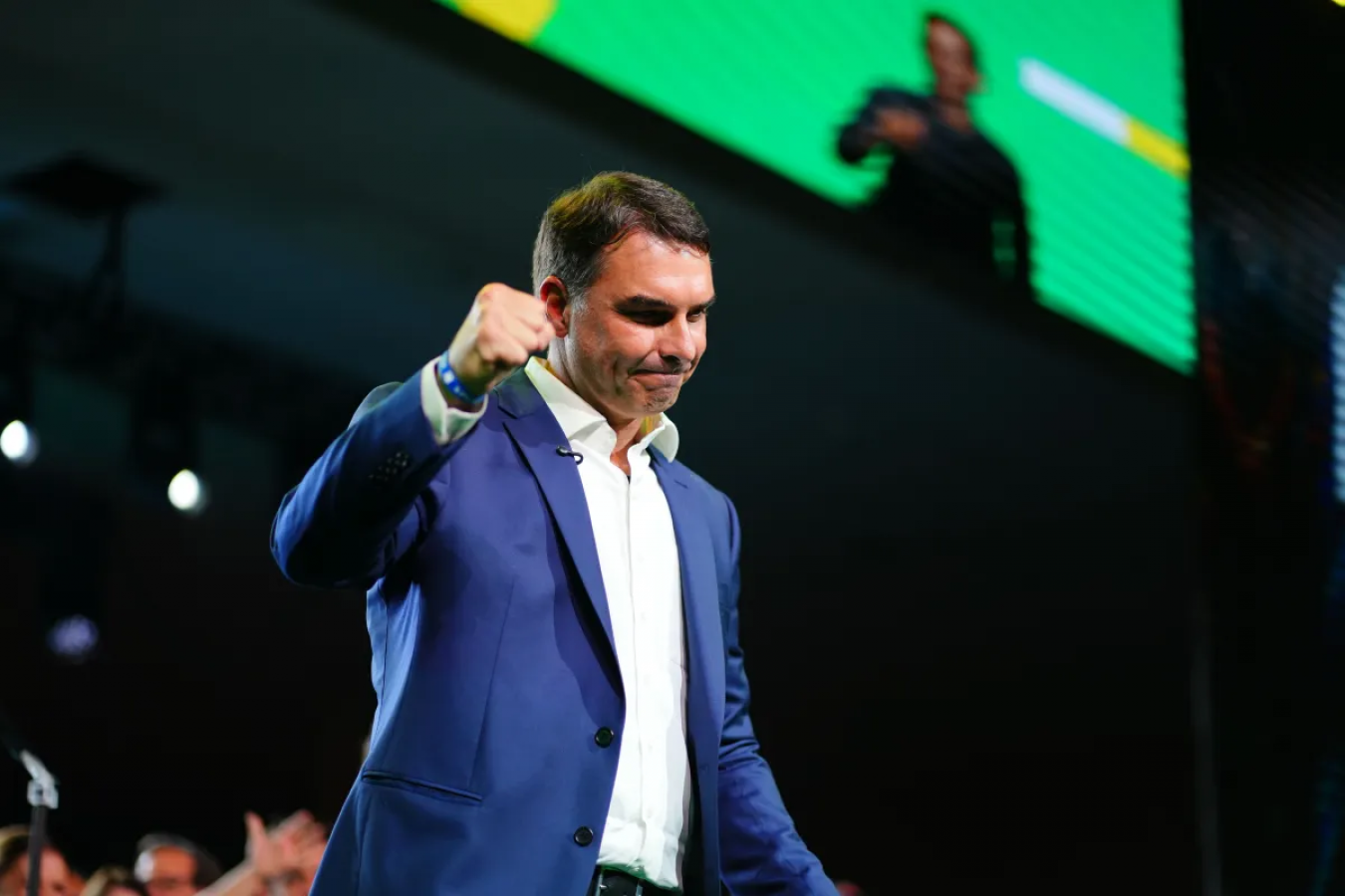 TSE nega ataque hacker e diz que pessoa com credencial do Missão filiou Flávio Bolsonaro