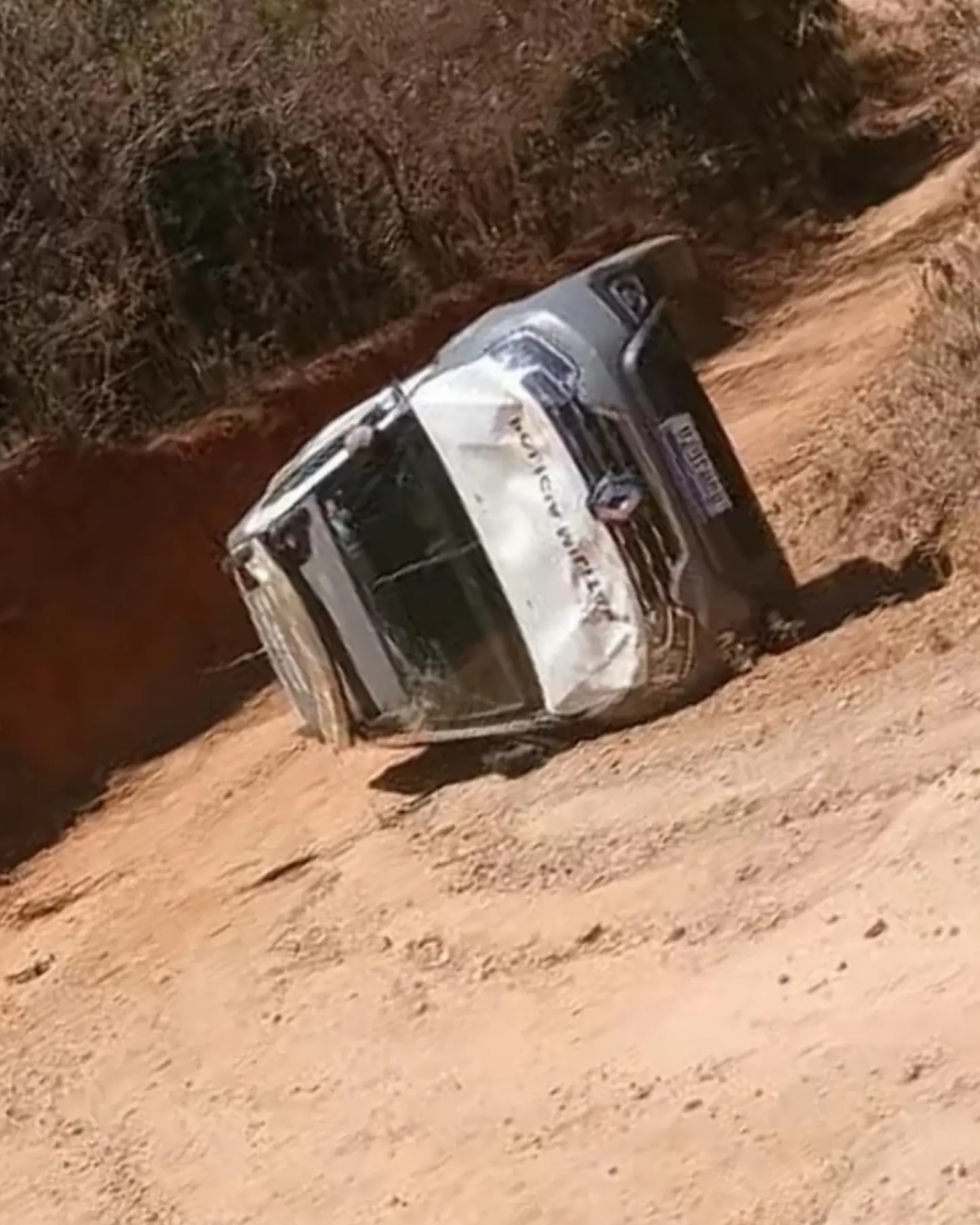 Viatura da PM capota após desviar de vaca em estrada na zona rural do RN