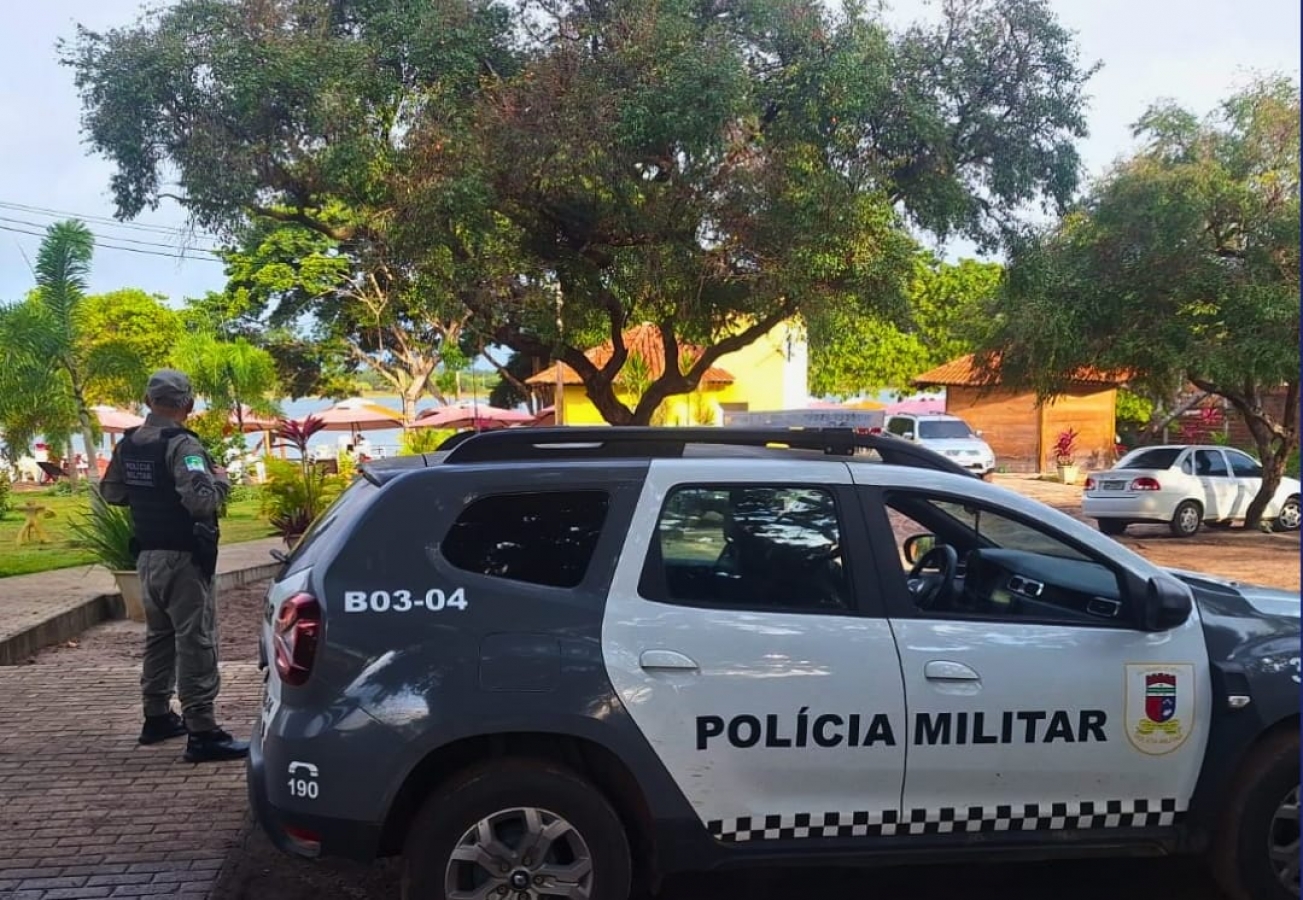 Mãe é conduzida à delegacia após esfaquear o próprio filho em Parnamirim