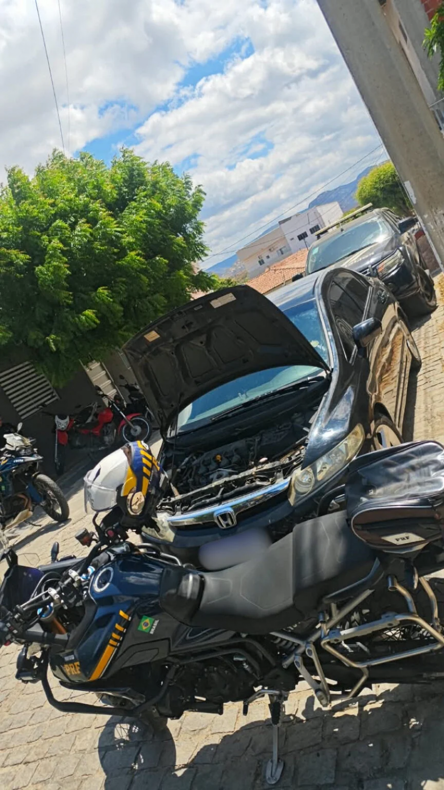 PRF recupera dois veículos roubados e prende condutores no interior do RN