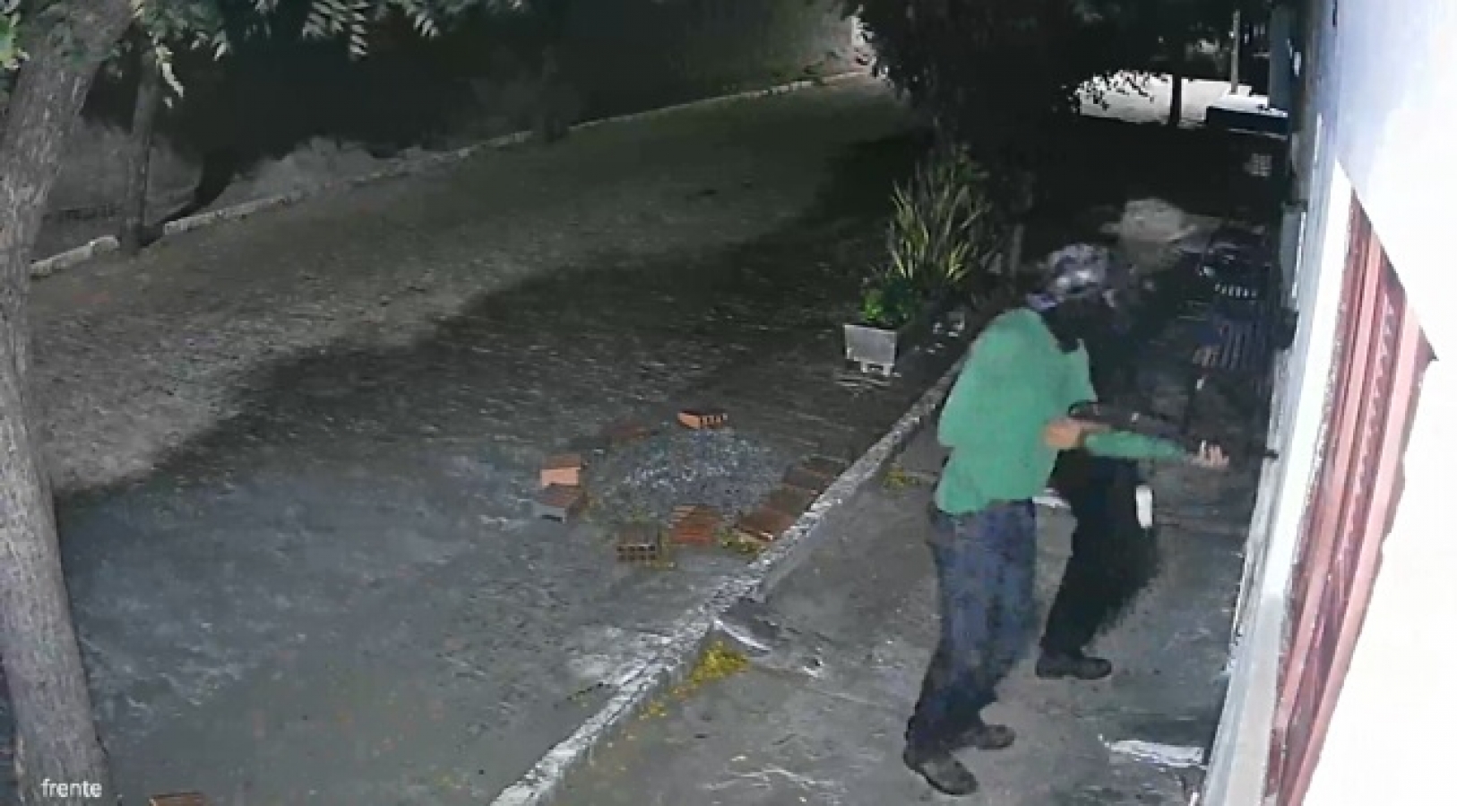 Criminosos invadem casa e executam homem tornozelado no interior do RN