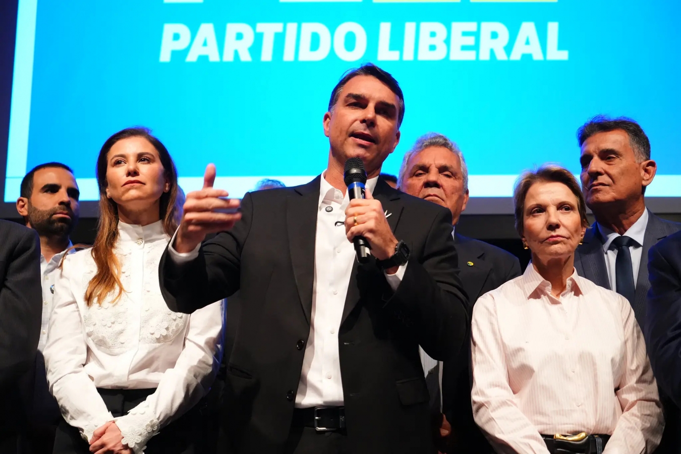 Flávio Bolsonaro aciona TSE contra uso eleitoral de discurso de Lula na ONU