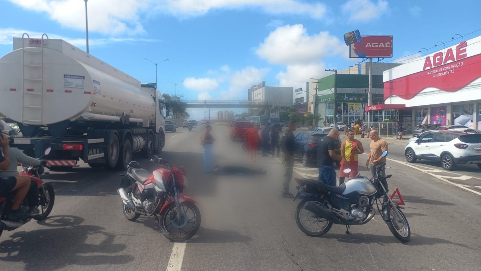 Duas mulheres ficam feridas após colisão entre moto e carro na BR-101, em Natal