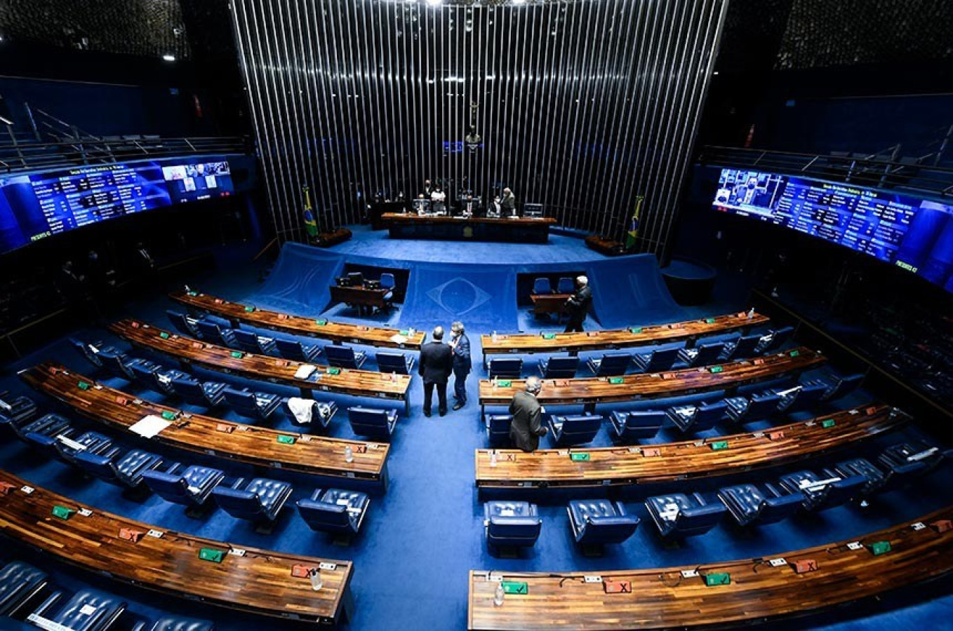Senado começa a discutir PEC que prevê fim da escala 6x1