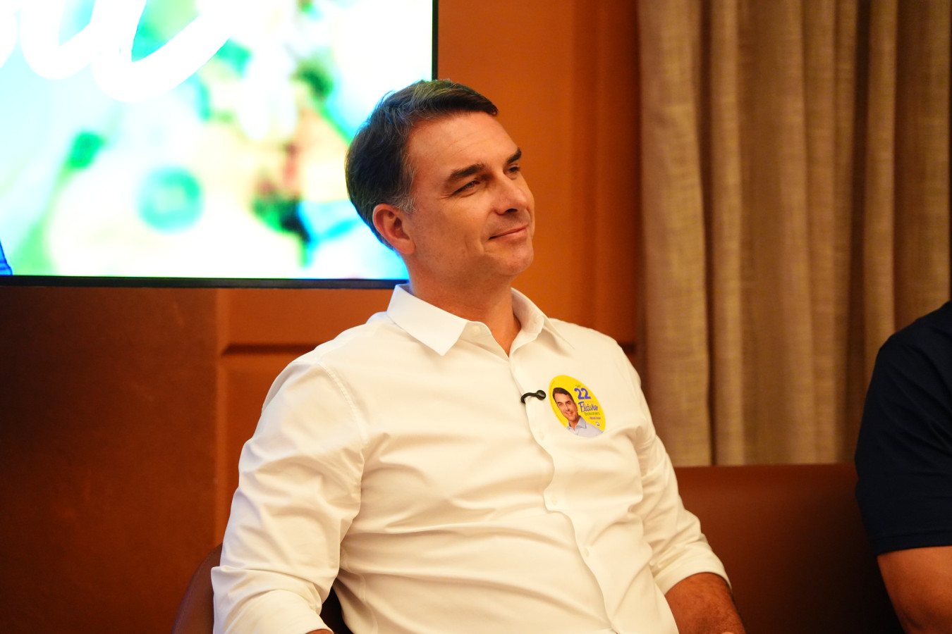 Flávio Bolsonaro visita o pai após 90 dias de suspensão dos encontros