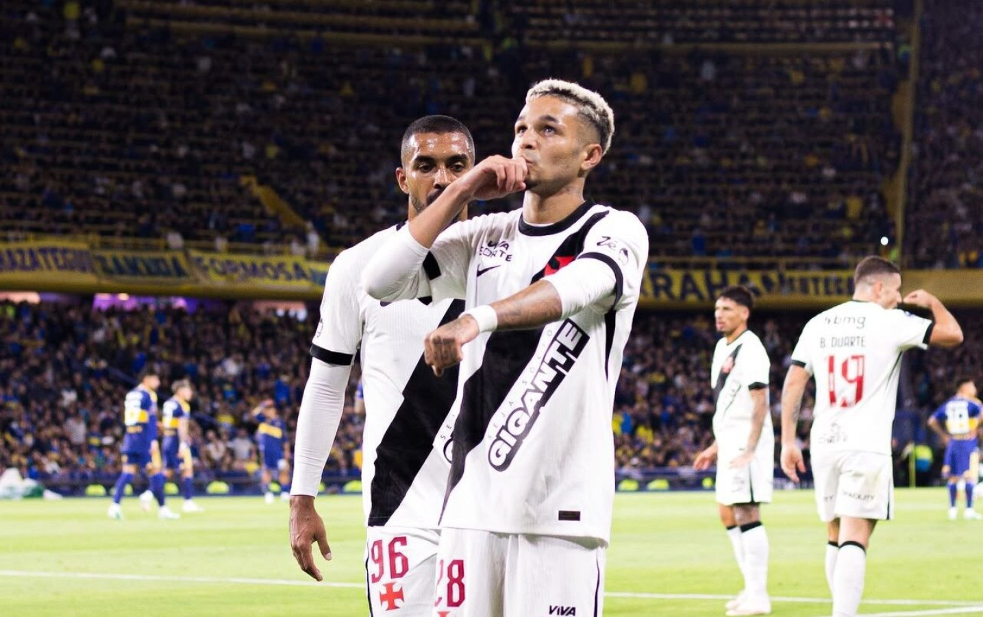 Vasco vence Boca Juniors na Bombonera e abre vantagem na Sul-Americana