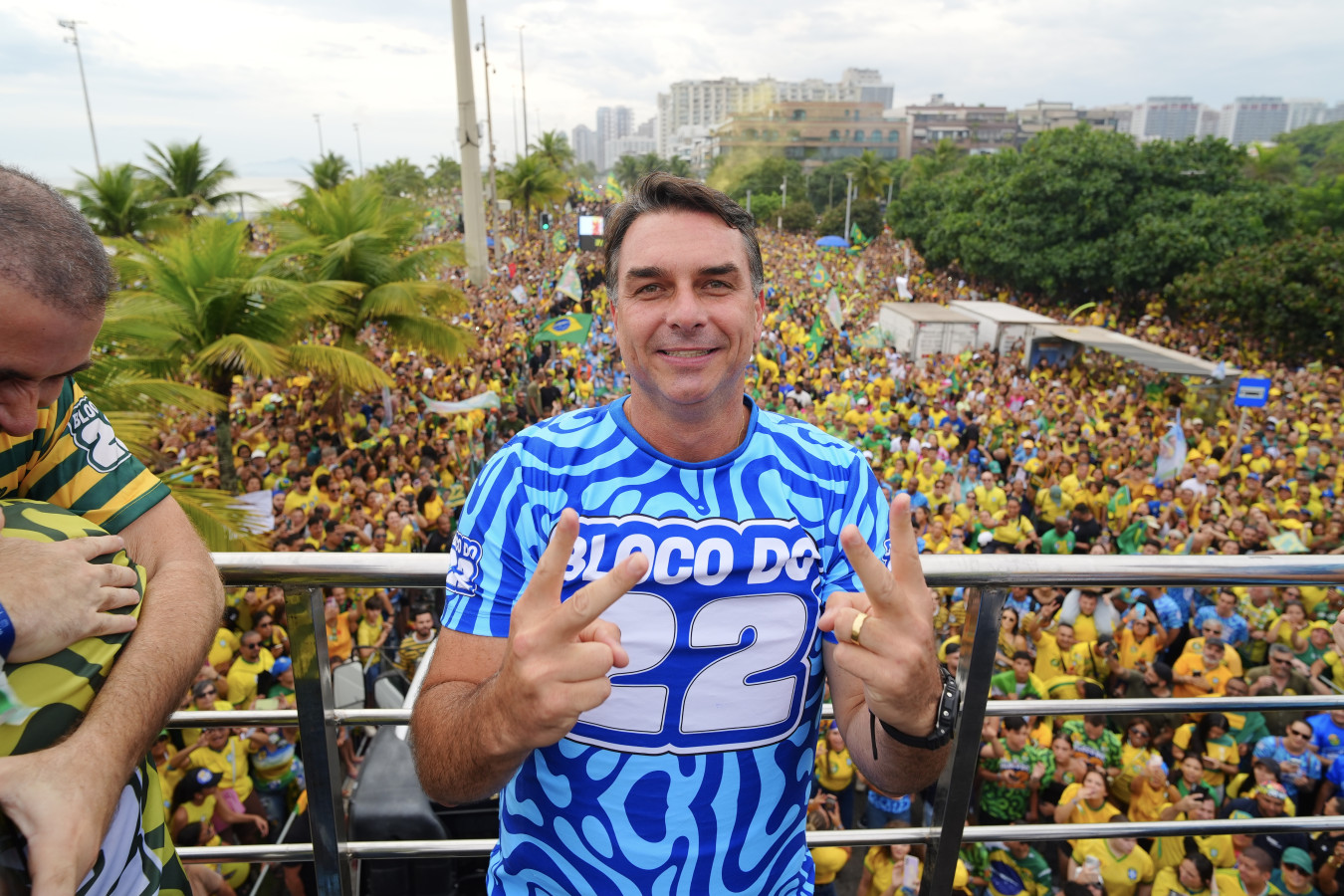 Flávio Bolsonaro deixa o Brasil e segue para os Estados Unidos, afirma Metrópoles