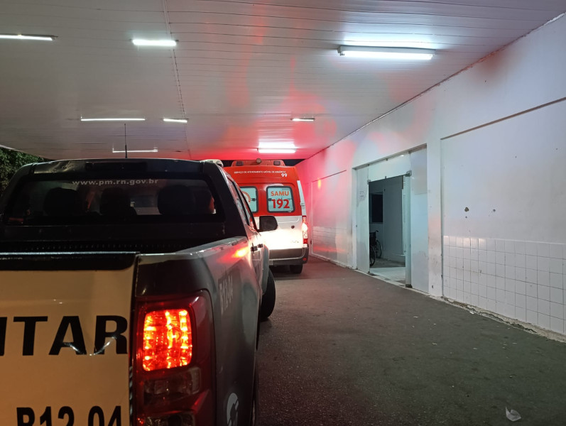 Jovem de 20 anos é baleada dentro de casa em Areia Branca