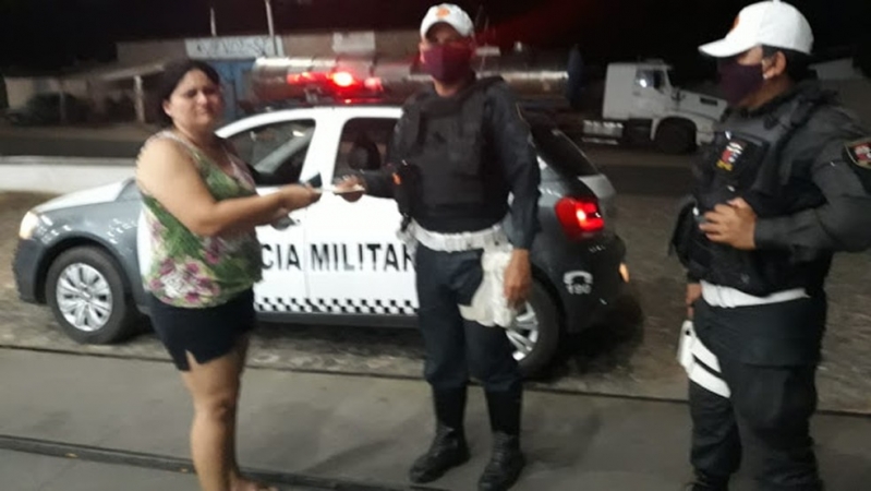 Policiais militares encontram envelope com R$ 1.700 na rua e devolvem a donos em cidade do RN