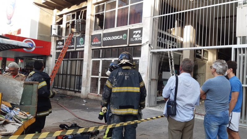 Incêndio atinge loja no Edifício Barão do Rio Branco, em Natal
