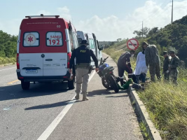 Acidente entre motos e bicicleta deixa quatro feridos na BR-101 na Grande Natal