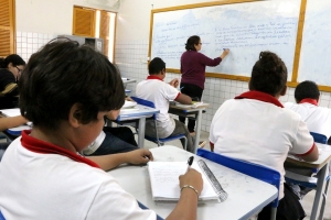 Professores de Natal decidem nesta segunda-feira se mantêm ou encerram greve