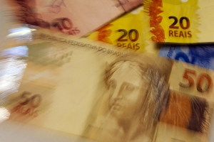 Salário mínimo pode subir para R$ 1.741 em 2027, prevê governo