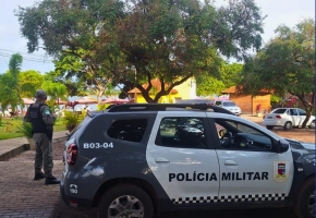 Mãe é conduzida à delegacia após esfaquear o próprio filho em Parnamirim