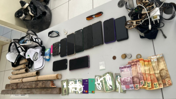 PM conduz 17 suspeitos após confronto entre torcidas organizadas e moto incendiada em Parnamirim