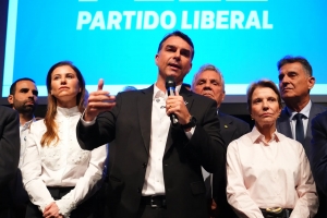 Flávio Bolsonaro aciona TSE contra uso eleitoral de discurso de Lula na ONU