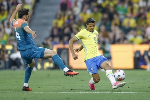 Brasil empata com a Austrália no primeiro amistoso após a Copa do Mundo