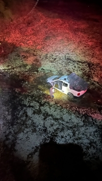 Motorista perde controle de carro e cai em rio na RN-118, em Caicó