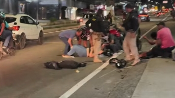 Mulher é atropelada por motociclista na faixa de pedestre na Zona Norte