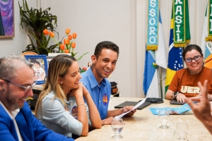 Allyson assina compromisso com Uern e promete novos cursos e concursos