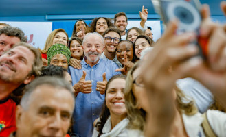 A 16 dias do 2° turno, governo Lula zera impostos federais sobre a gasolina